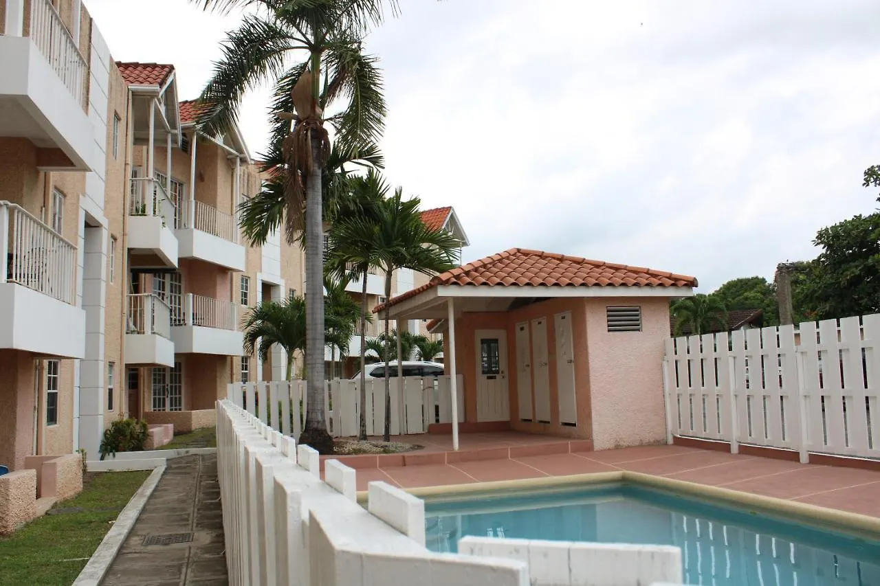 Finest Accommodation Marley Manor Apt #332 2Nd Floor Block 3 6 Marley Rd Kingston 6 0*,  Jamaïque
